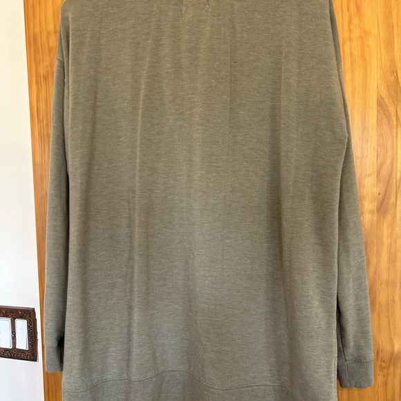 Thread & Supply V-neck sweatshirt - Picture 2 of 5
